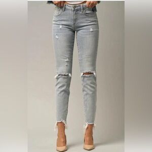 Insane Gene Reno Distressed Ankle Jeans

Worn and washed once

Size: 3/25